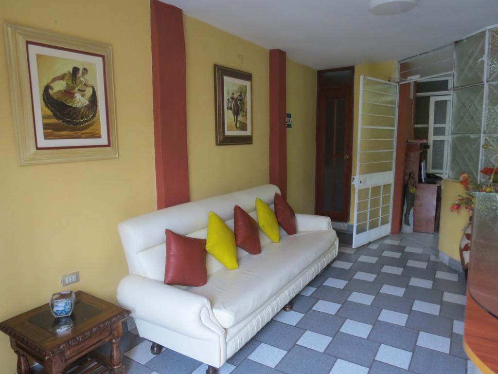 Residencial El Sol De Los Pinos Acomodação com café da manhã Trujillo Exterior foto