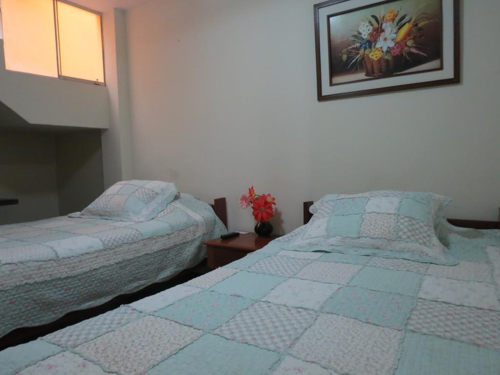 Residencial El Sol De Los Pinos Acomodação com café da manhã Trujillo Exterior foto