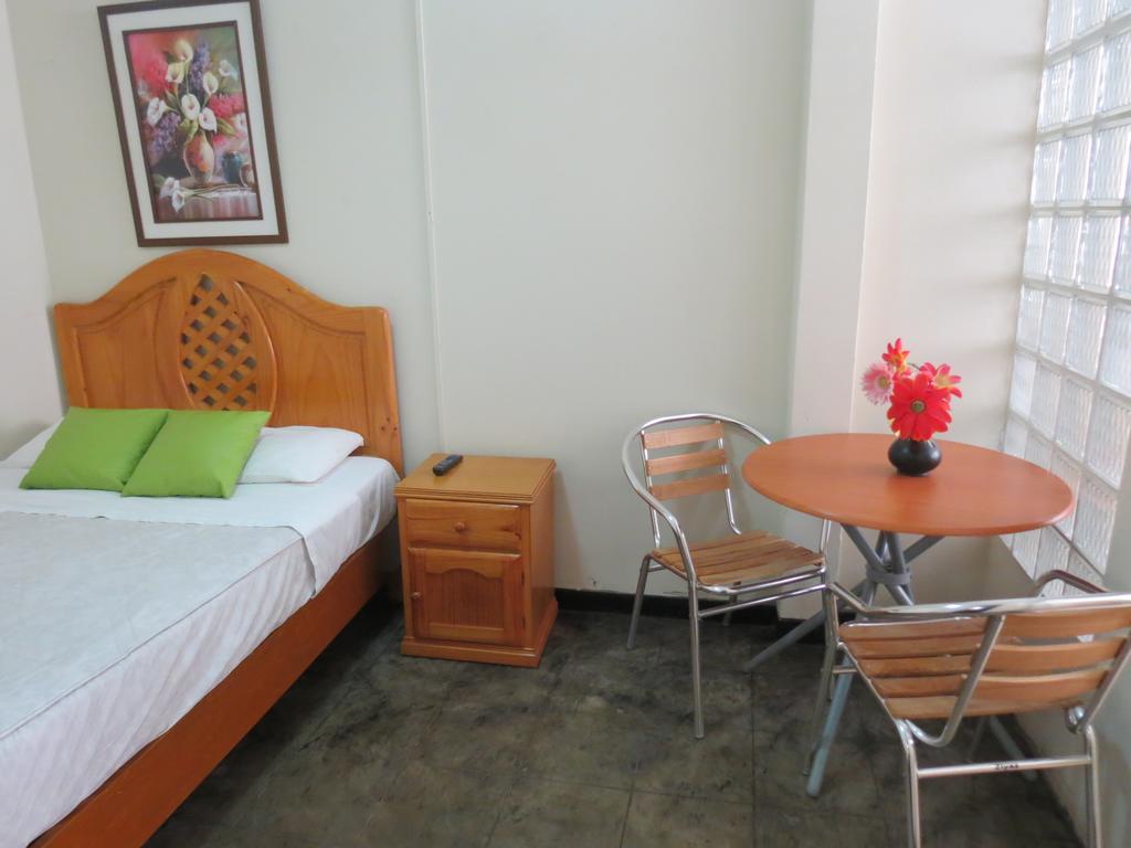 Residencial El Sol De Los Pinos Acomodação com café da manhã Trujillo Exterior foto