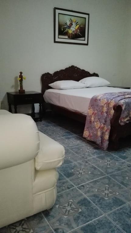 Residencial El Sol De Los Pinos Acomodação com café da manhã Trujillo Exterior foto