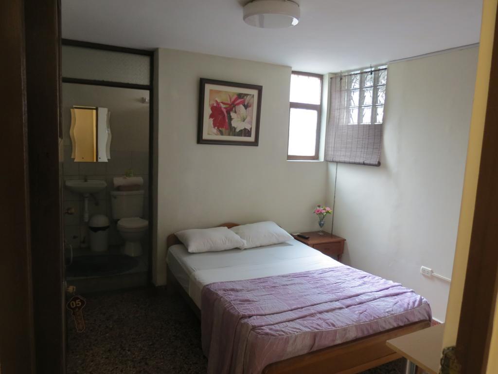 Residencial El Sol De Los Pinos Acomodação com café da manhã Trujillo Exterior foto