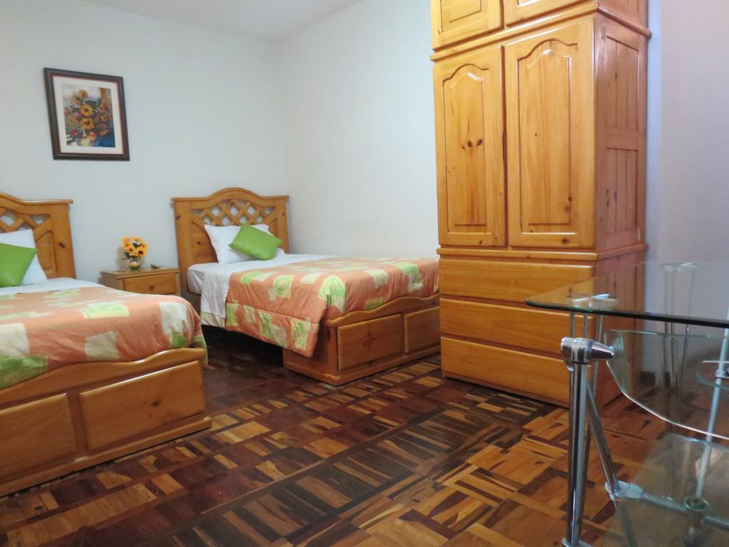 Residencial El Sol De Los Pinos Acomodação com café da manhã Trujillo Exterior foto